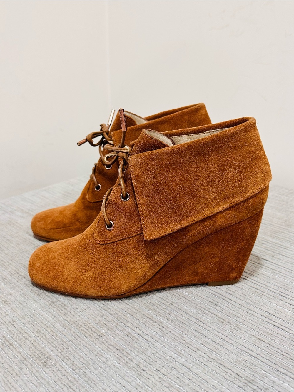 Michael Kors Wedge Lace-Up Bootie Brown Suede Leather Size: 7
